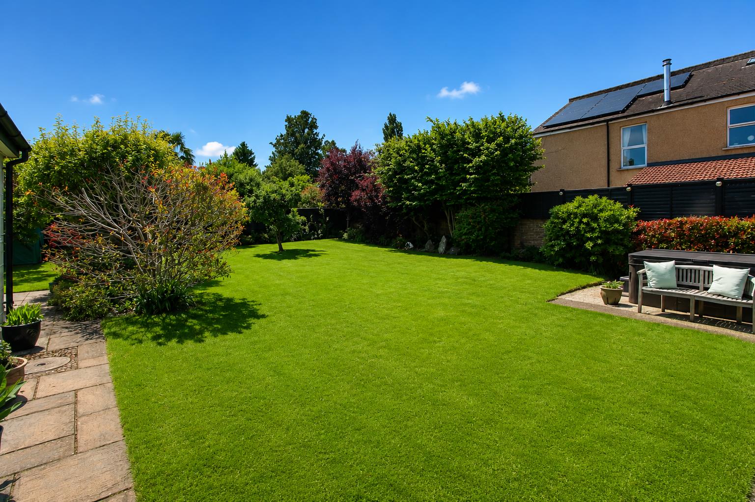 4 bed property in Clarence Road, Wallington